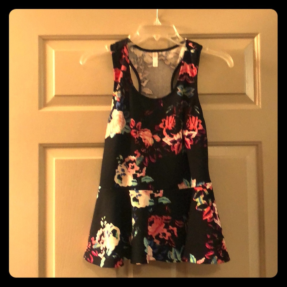 💟 Black floral stretchy peplum top